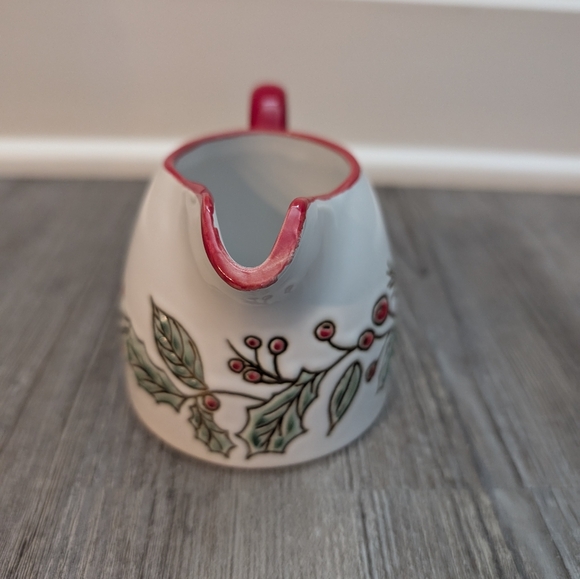 InHomeStylez Christmas Holly Berry Small creamer/ gravy boat - Picture 3 of 11